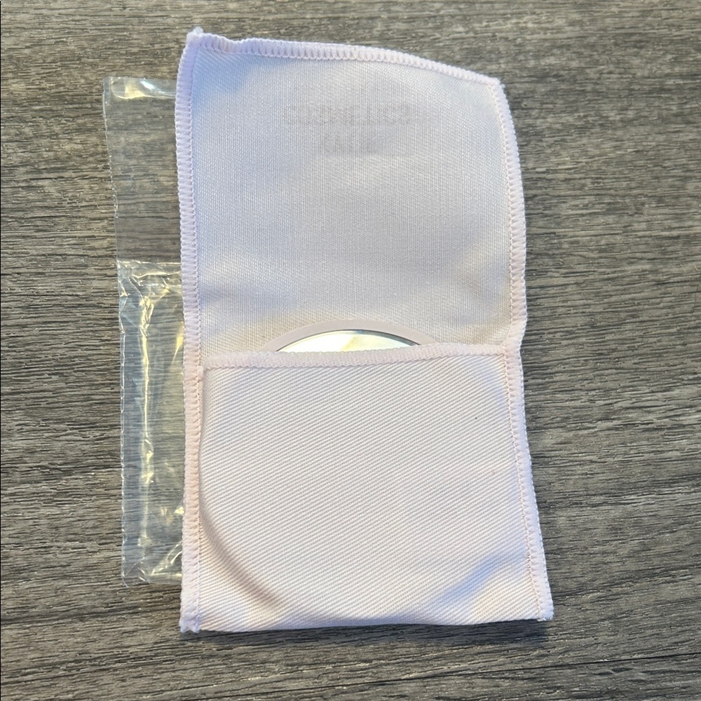 Kylie Cosmetics Pocket Mirror - Picture 4 of 6